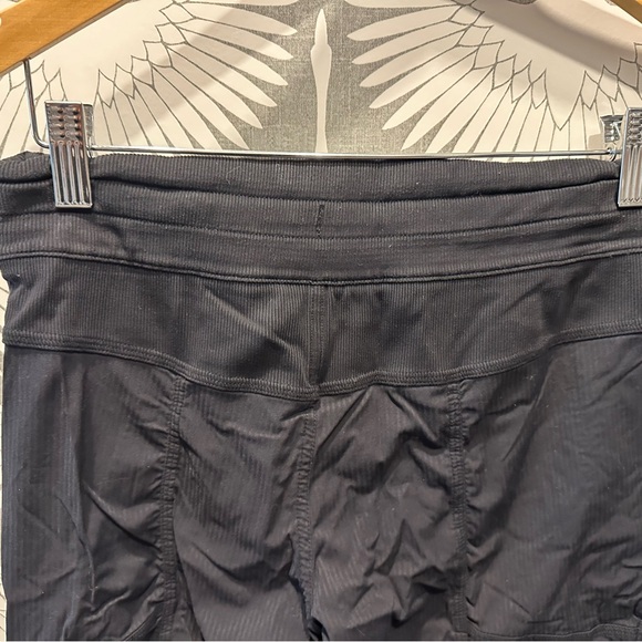 Lululemon studio pants, wide leg, size 6 - Picture 4 of 5